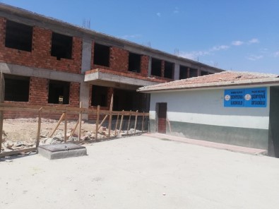 Durdurulan Okul İnşaatına Vatandaşlardan Tepki