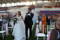 GÖZTEPE - Futbol Antrenörü Babasının Kalecilik Yaptığı Stadyumda Dünyaevine Girdi