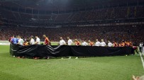 İki Takım Futbolcuları Emine Bulut İçin Siyah Pankartla Çıktılar