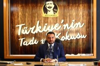 PEYGAMBER - 'Kadına Şiddete Hayır' Dedi, Kadın Müşterilere Gül Dağıttı