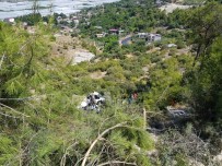 Kamyonet Şarampole Devrildi Açıklaması 5 Yaralı