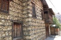 OSMANLıCA - Ormana'nın Tarihi Düğmeli Evleri