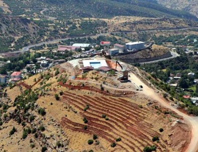 Üs bölgesi yüzme havuzlu sosyal tesise dönüşüyor!