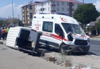 Ambulans İle Hafif Ticari Araç Çarpıştı Açıklaması 6 Yaralı Haberi