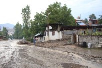 İŞ MAKİNASI - Erzurum'da Doluyla Karışık Sağanak Yağış Etkili Oldu