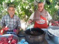 İBRAHIM ALTıNOK - Hisarcık'ta Düğünlerde Toprak Çömleklerde Güveç Eti İkramı