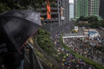 KALDIRIM TAŞI - Hong Kong'da Olaylı Protesto Açıklaması 36 Gözaltı