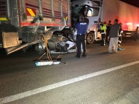 MEVSİMLİK İŞÇİ - Kamyonun Çektiği Otomobile Tır Çarptı Açıklaması 3 Ölü, 2 Yaralı