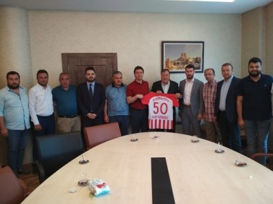 Nevşehir Belediyespor Yönetimi, NTSO Başkanı Parmaksız'ı Ziyaret Etti