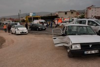 EKREM ERDEM - Suşehri'nde Trafik Kazası Açıklaması 3 Yaralı