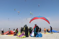 TÜRK YILDIZLARI - Yamaç Paraşütü Süper Final Test Şampiyonası Türkiye'de İlk Kez Başladı