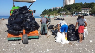 Akçakoca'da Plajlar Temizleniyor