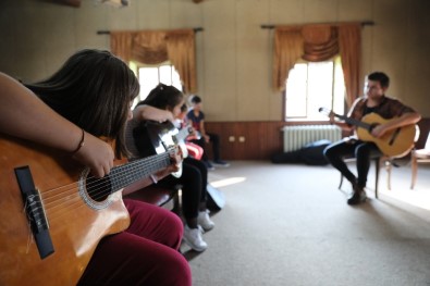 Büyükşehir Belediyesi Geleceğin Sanatçılarına Konservatuar Kapılarını Açtı