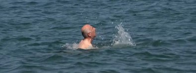 'İnsanlık ölmüş' dedirten sosyal deney...denizde boğulan adama kimse yardım etmedi