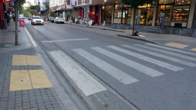 (Özel) Pendik'te Yaya Geçidinde Aracın Çarptığı Çocuk Metrelerce Sürüklendi