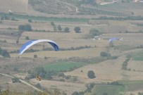 ADNAN MENDERES - Paraşütler Gökyüzünde Süzülecek