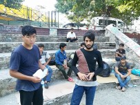 İÇ SAVAŞ - Parkta Sabahlayan Yabancı Uyruklu Gençler, Verdikleri Rahatsızlıktan Dolayı Özür Dilediler