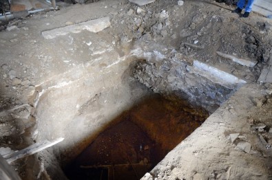 Sarıyer'de Defineciler Tarihi Kiliseyi Talan Etti