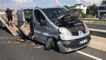 YENIÇIFTLIK - Tekirdağ'da Minibüs Refüjdeki Bariyerlere Çarptı Açıklaması 2 Ölü, 3 Yaralı