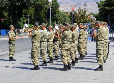 30 Ağustos Provası Yapıldı