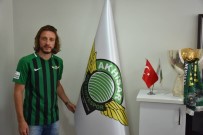 KARŞIYAKA - Akhisarspor'da Taha Yalçıner İmzayı Attı