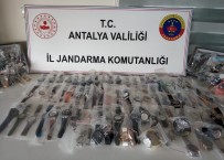 KOL SAATI - Antalya'da 588 Adet Kaçak Kol Saati Ele Geçirildi