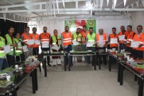 Çobanlara Fosforlu Yelek Dağıtıldı