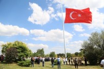 İL GENEL MECLİSİ - Dumlupınar'da Dev Türk Bayrağı Göndere Çekildi