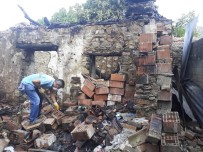 GARIBAN - Efeler Belediyesi Yanan Evi Temizledi