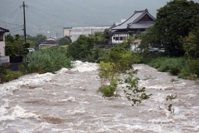 Japonya'da Sel Felaketi Açıklaması 1 Ölü, 2 Yaralı