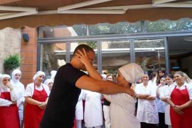 Kadın Çalışanlar Erkek Şiddetine Karşı Kickboks Öğreniyor