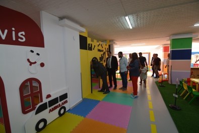 Sandıklı'da Modern Bir Oyun Parkı Açıldı