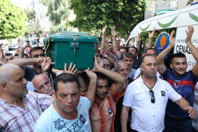 Selahattin Özdemir'e 'Aramızda Sıra Dağlar' Şarkısıyla Veda