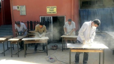 Siirt'te Öğretmenler Hem Boyacı Hem Mobilyacı Oldu