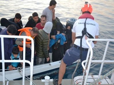 Ayvalık'ta 22 Göçmen Sahil Güvenlik Ekiplerine Yakalandı
