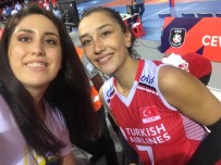 KADIN VOLEYBOL TAKIMI - Başkan Yaman Türkiye A Milli Kadın Voleybol Takımını Tebrik Etti