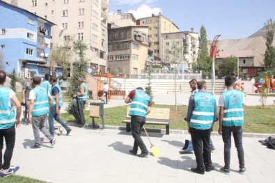 Denetimli Serbestlik Yükümlülerinden Çevre Temizliği