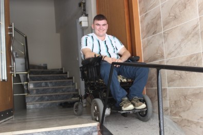 Engelin Olmadığını Azmiyle Gösterdi