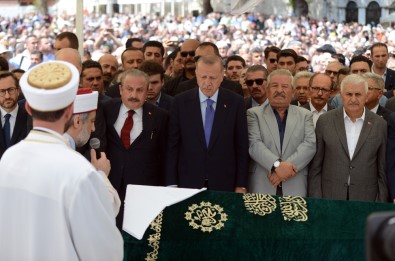 Gazeteci Yazar Şule Yüksel Şenler Son Yolculuğuna Uğurlandı