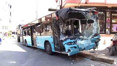 Gaziosmanpaşa'da Kontrolden Çıkan Halk Otobüs Dehşet Saçtı