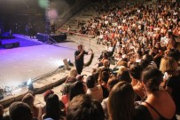 HALUK LEVENT - Haluk Levent'ten Hayranlarına Açıklaması 'Çektiğiniz Fotoğrafların Beni Sevmenizle Bir Alakası Yok'