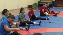 GÜREŞ MİLLİ TAKIMI - Kadın Güreşçiler Dünya Şampiyonası'na İkili Kampla Hazırlanıyor
