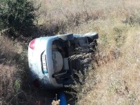 MUSTAFA GÜR - Otomobil Şarampole Uçtu Açıklaması 1 Yaralı