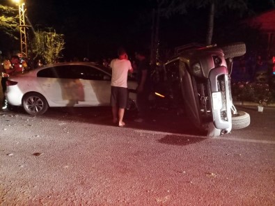Otomobille Kamyonet Çarpıştı Açıklaması 2 Yaralı