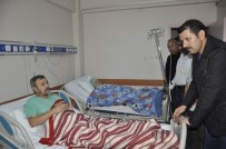 BELEDİYE İŞÇİSİ - Vali Ayhan, Hastanede Yaralıları Ziyaret Etti