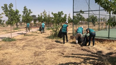 Vatandaşların Kirlettiği Çevreyi Yükümlüler Temizledi