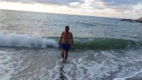 DENİZ TURİZMİ - Düzce'de Denizin Temiz Olduğunu Kanıtlamak İçin Milletvekili Denize Girdi