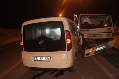 Elazığ'da Pikap İle Hafif Ticari Araç Çarpıştı Açıklaması 6 Yaralı