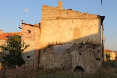 Kapadokya'da Bahçe Çöktü, Ortaya Yeraltı Şehri Çıktı