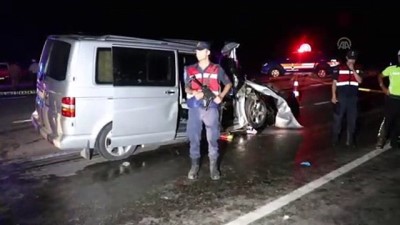 Karabük'te Ticari Araç Traktörle Çarpıştı Açıklaması 1 Ölü, 6 Yaralı